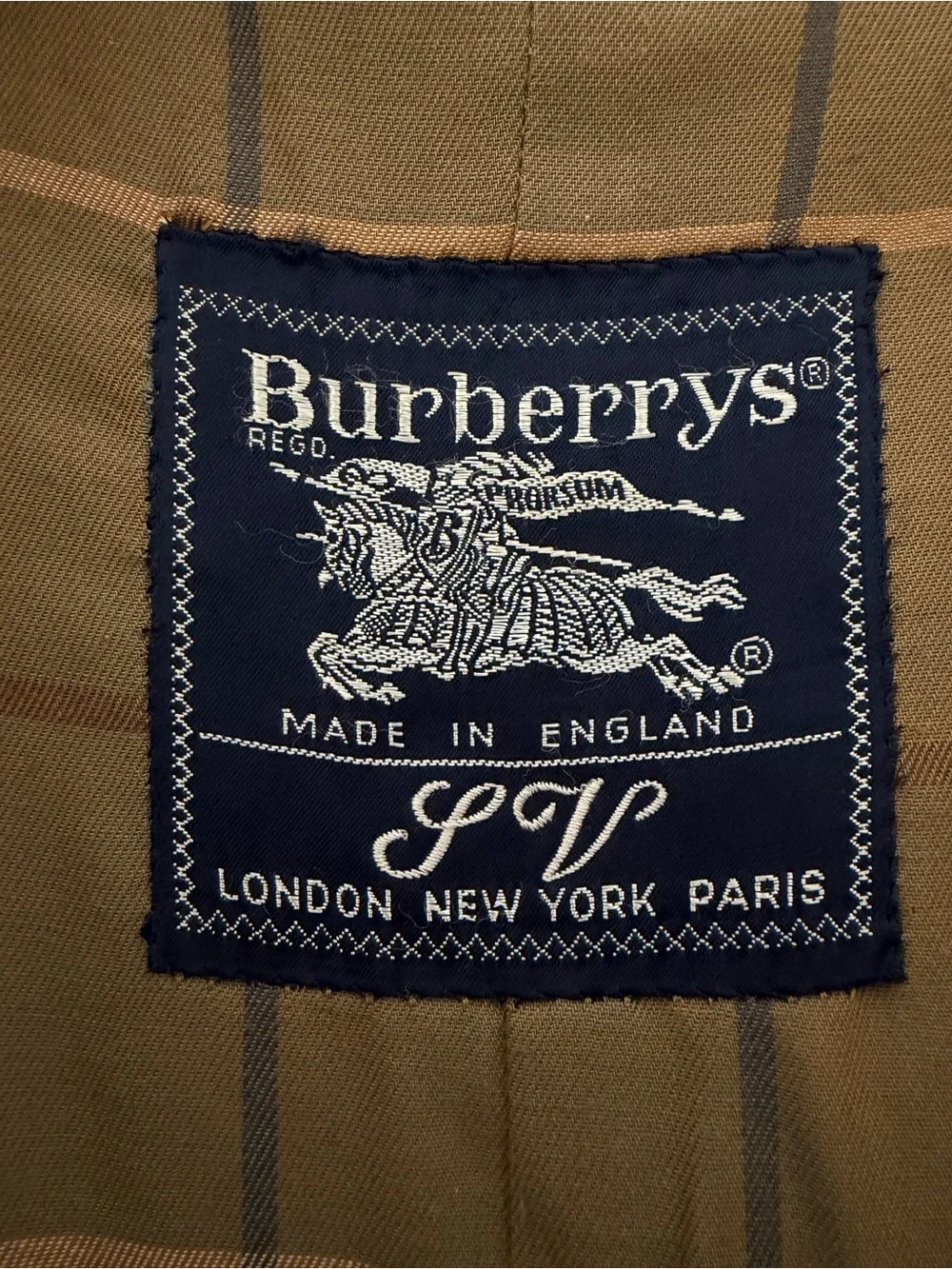 Burberry’s Beige Trench Coat - Picture 15 of 16